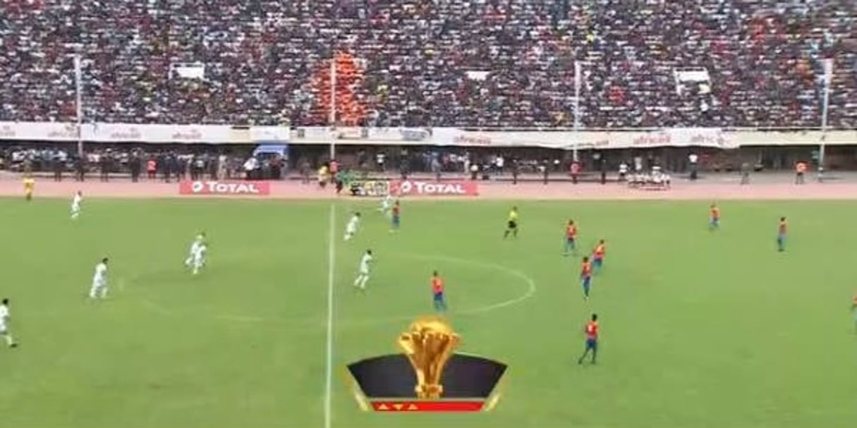 Le match de l’Algérie en Gambie (1-1) s’est déroulé dans des conditions sécuritaires inacceptables. © Capture d’écran / DR