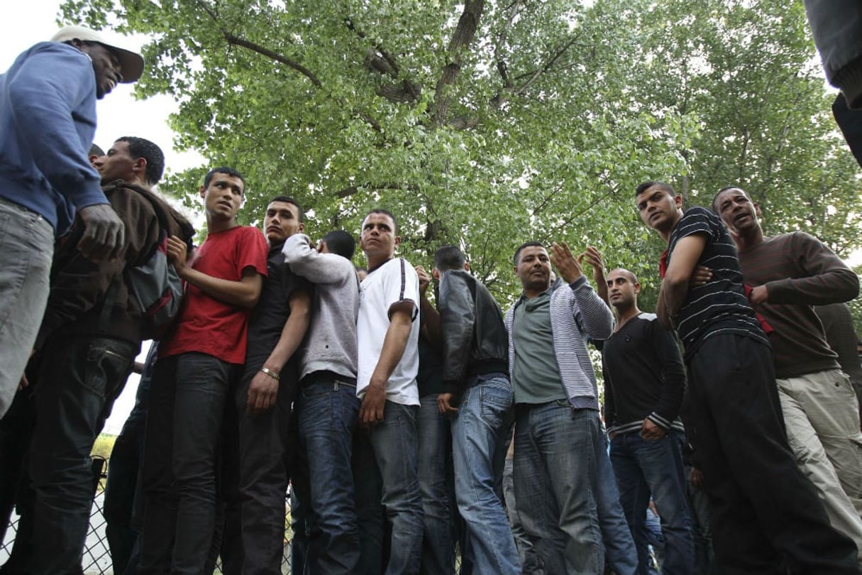 Des migrants tunisiens à Paris, en 2011 (archives). © Michel Euler/AP/SIPA