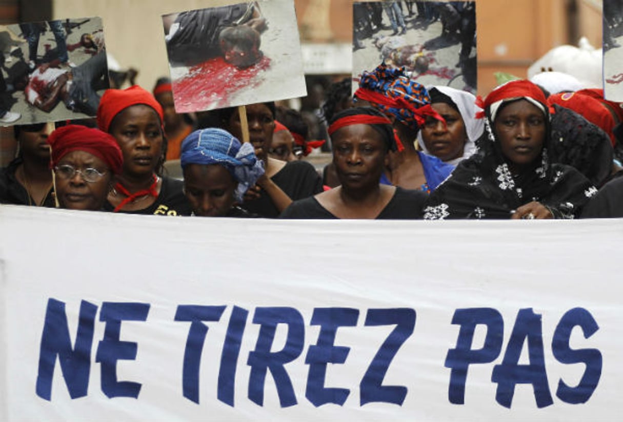 Lors d’une manifestation de femmes contre les violences posélectorales, le 8 mars 32011 à Abidjan. © Rebecca Blackwell/AP/SIPA