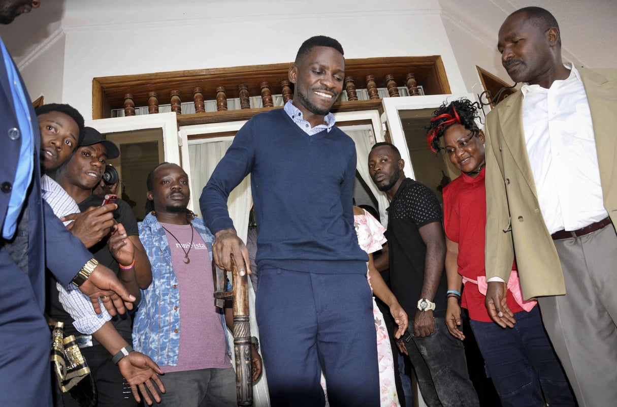 Bobi Wine accueilli par des partisans à son domicile à Kampala, le 20 septembre 2018. © Ronald Kabuubi/AP/SIPA