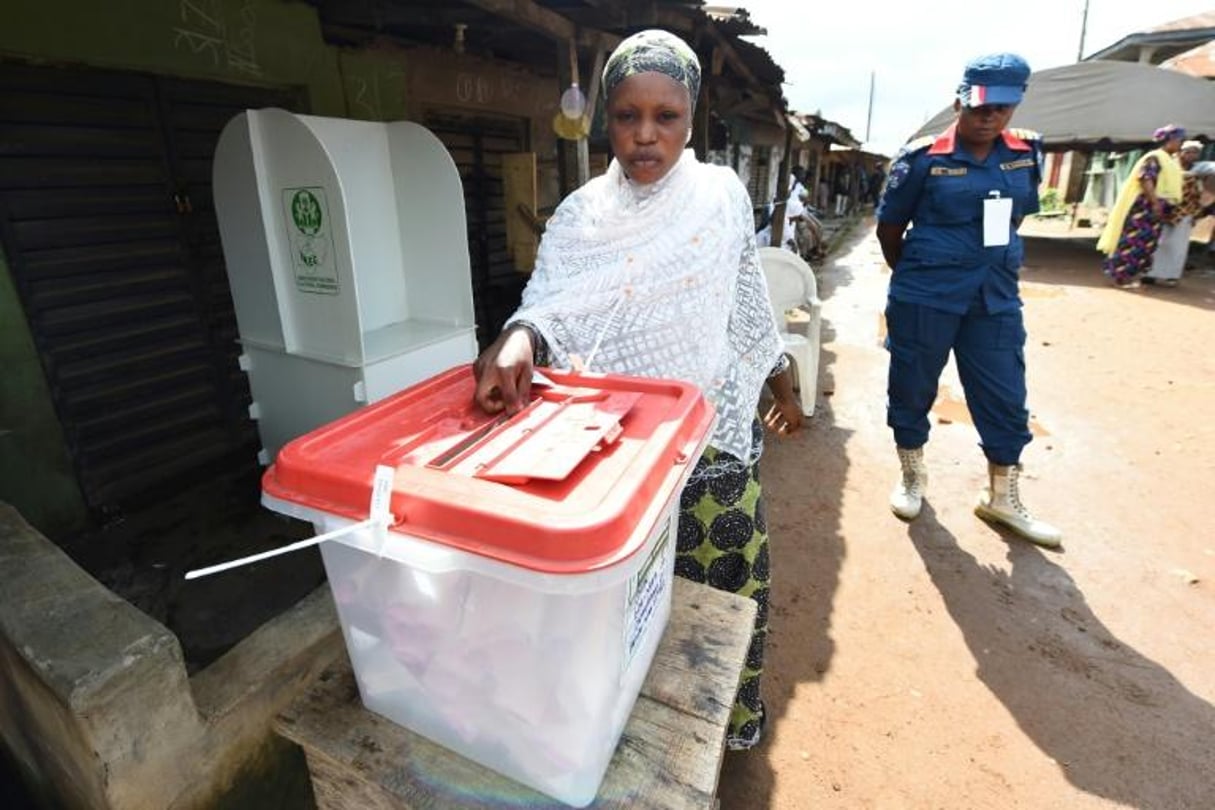 Une électrice nigériane lors des élections régionales du 22 septembre © AFP