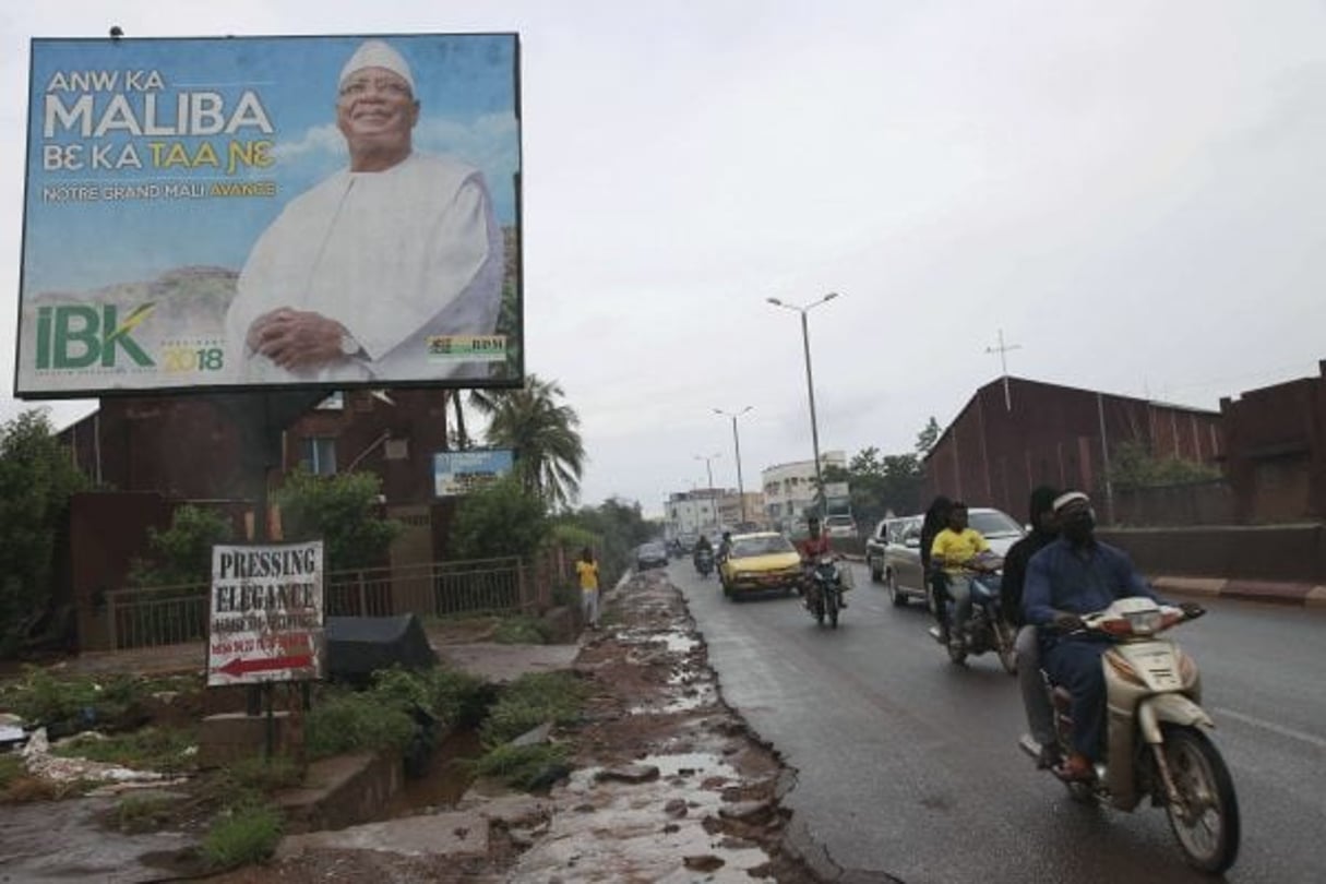 Une pancarte à la gloire d’Ibrahim Boubacar Keïta dans les rues de Bamako, au Mali, en juillet 2018. © Baba Ahmed/AP/SIPA