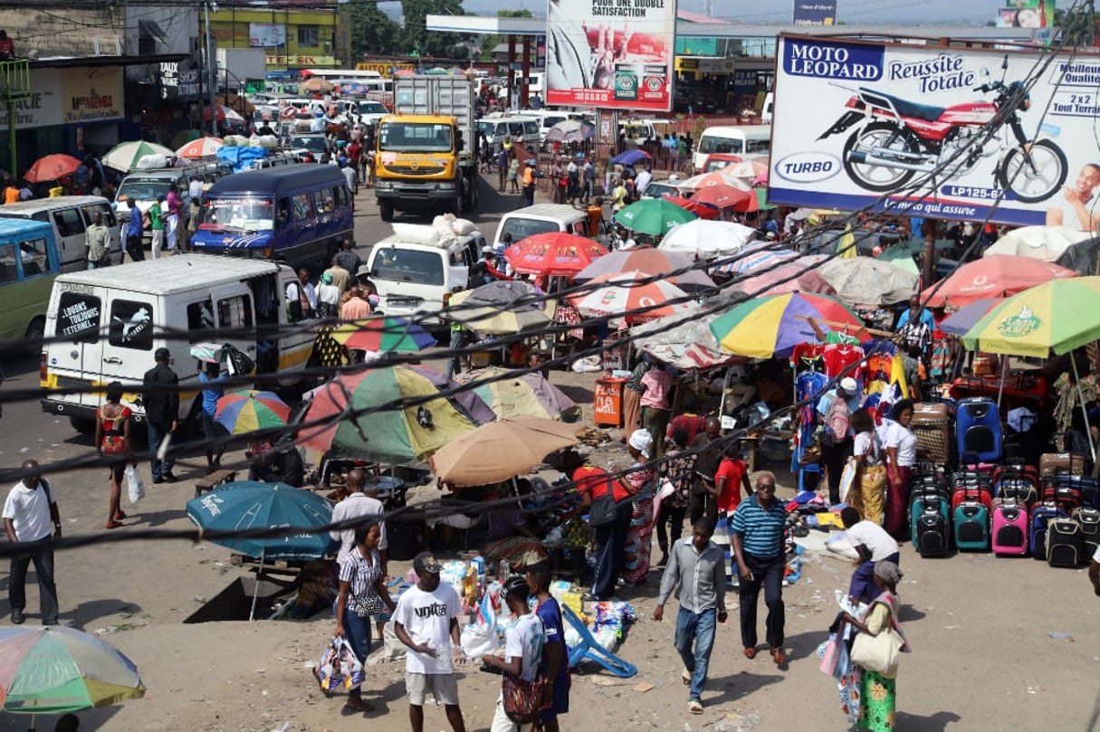 Une rue commerçante de Kinshasa, en mai 2018. © REUTERS/Kenny Katombe