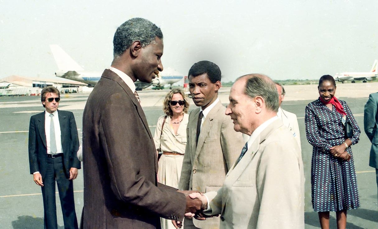 Bruno Diatta (centre), lors de la visite de François Mitterand à Abdou Diouf, en 1985. &copy; ©Archives Présidence Sénégal
