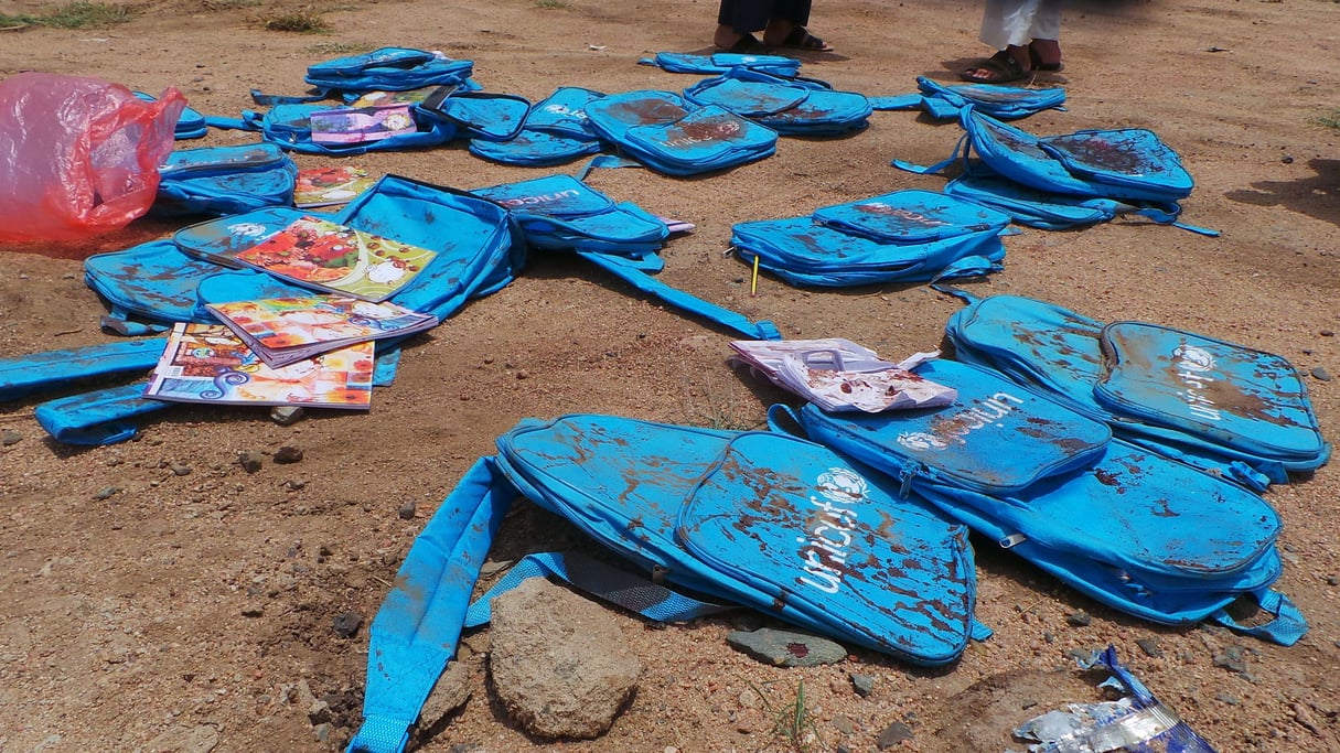 Des cartables d'enfants victimes d'un bombardement saoudien, le 10 août 2018 à Saada. &copy; Kareem al-Mrrany/AP/SIPA