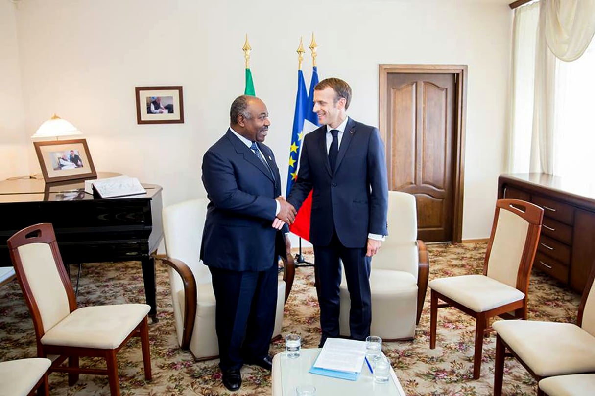 Emmanuel Macron avec le président gabonais Ali Bongo Ondimba. © @PresidenceGA