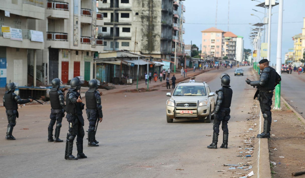 Patrouille de police à Conakry, en octobre 2015 (Archive / Illustration) © Youssouf Bah/AP/SIPA