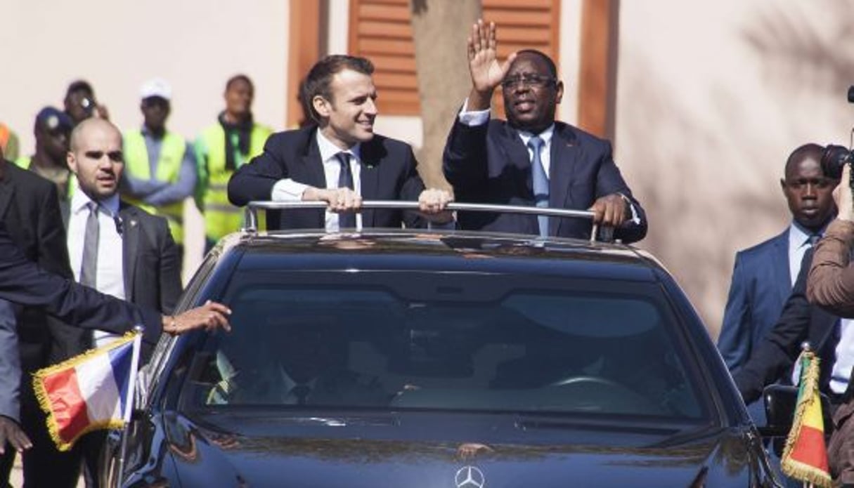 Le président Français, Emmanuel Macron et le président Sénégalais Macky Sall en février 2018 à Dakar. © Mamadou Diop/AP/SIPA
