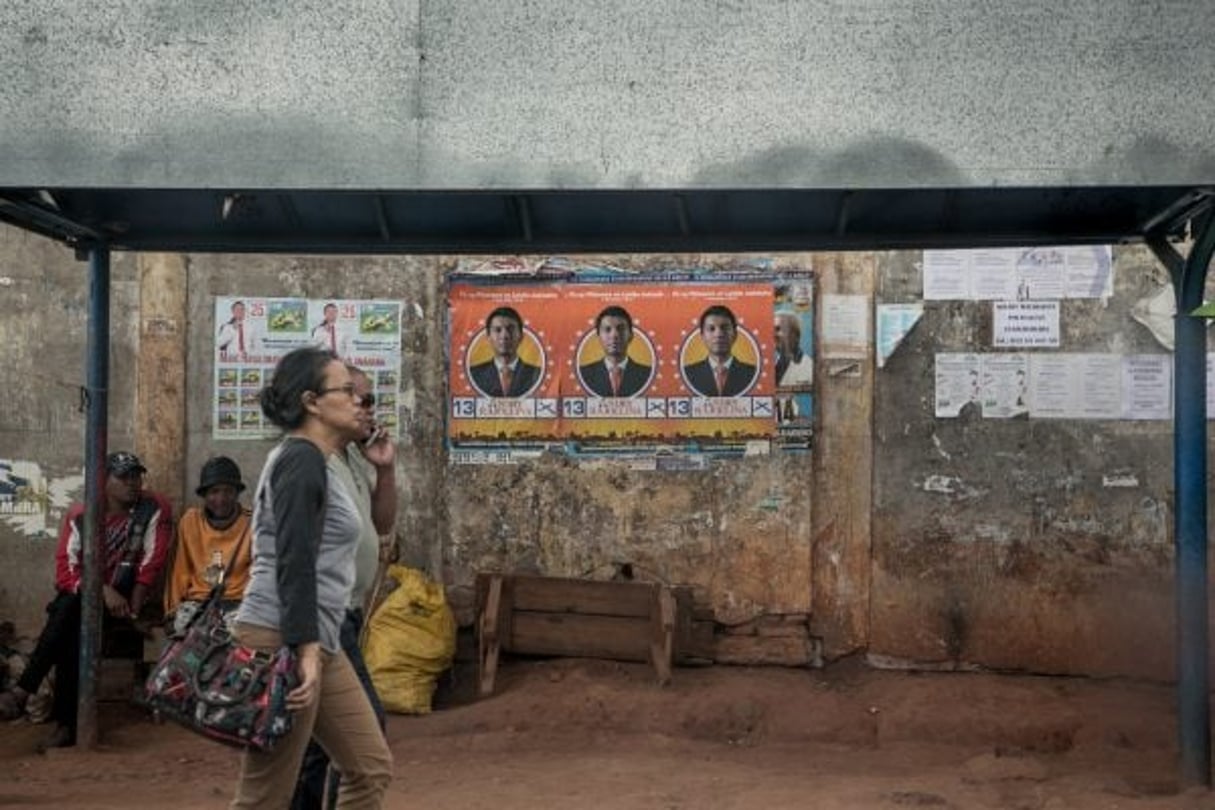 10/10/2018 – Antananarivo, Madagascar – Affiche de campagne du candidat  Andry RAJOELINA dans les rues d’Antananarivo. PHOTO : RIJASOLO / RIVA PRESS © RIJASOLO pour JA
