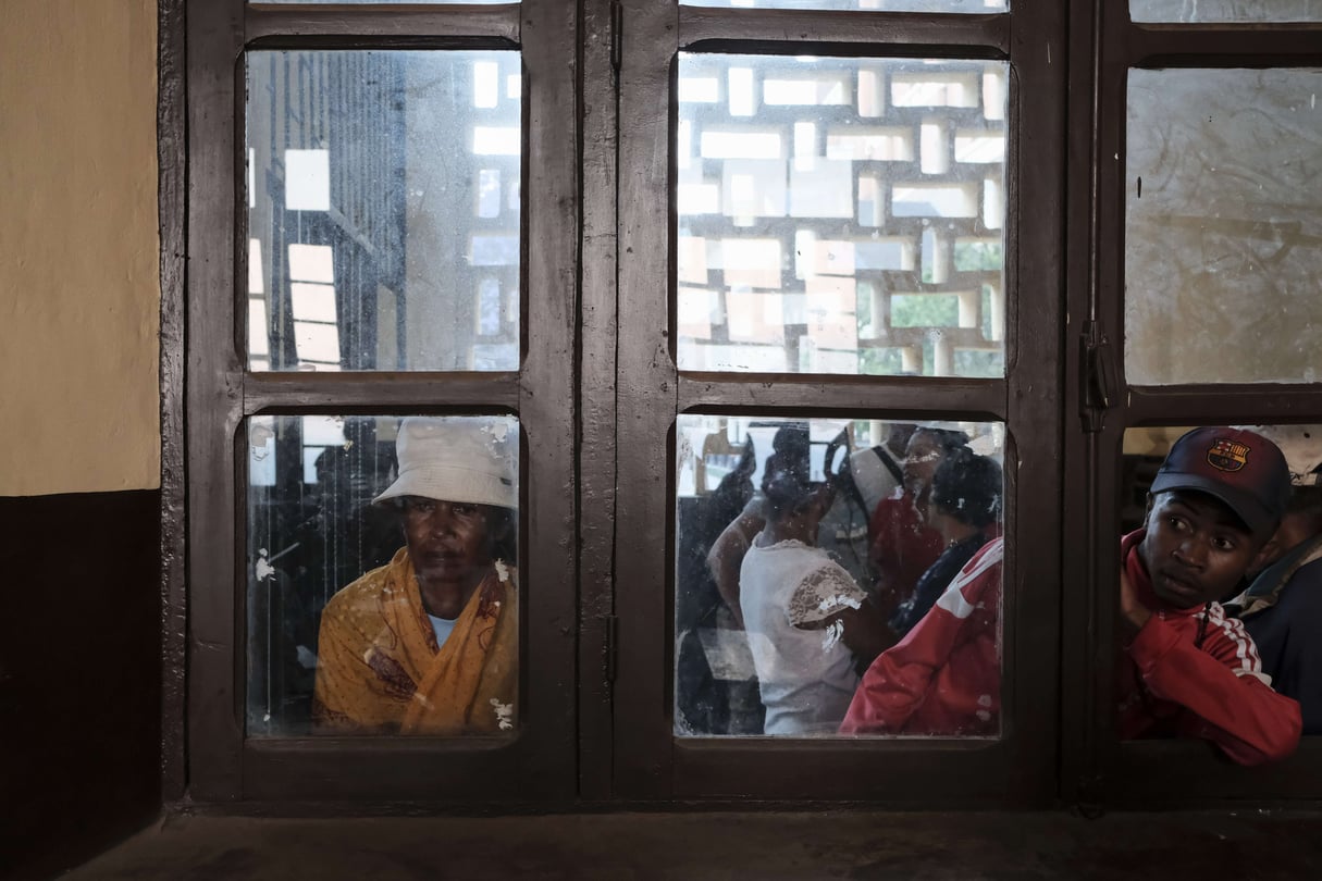 Des électeurs malgaches dans un bureau de vote à Antananarivo, à Madagascar, mercredi 7 novembre 2018. &copy; Kabir Dhanji/AP/SIPA