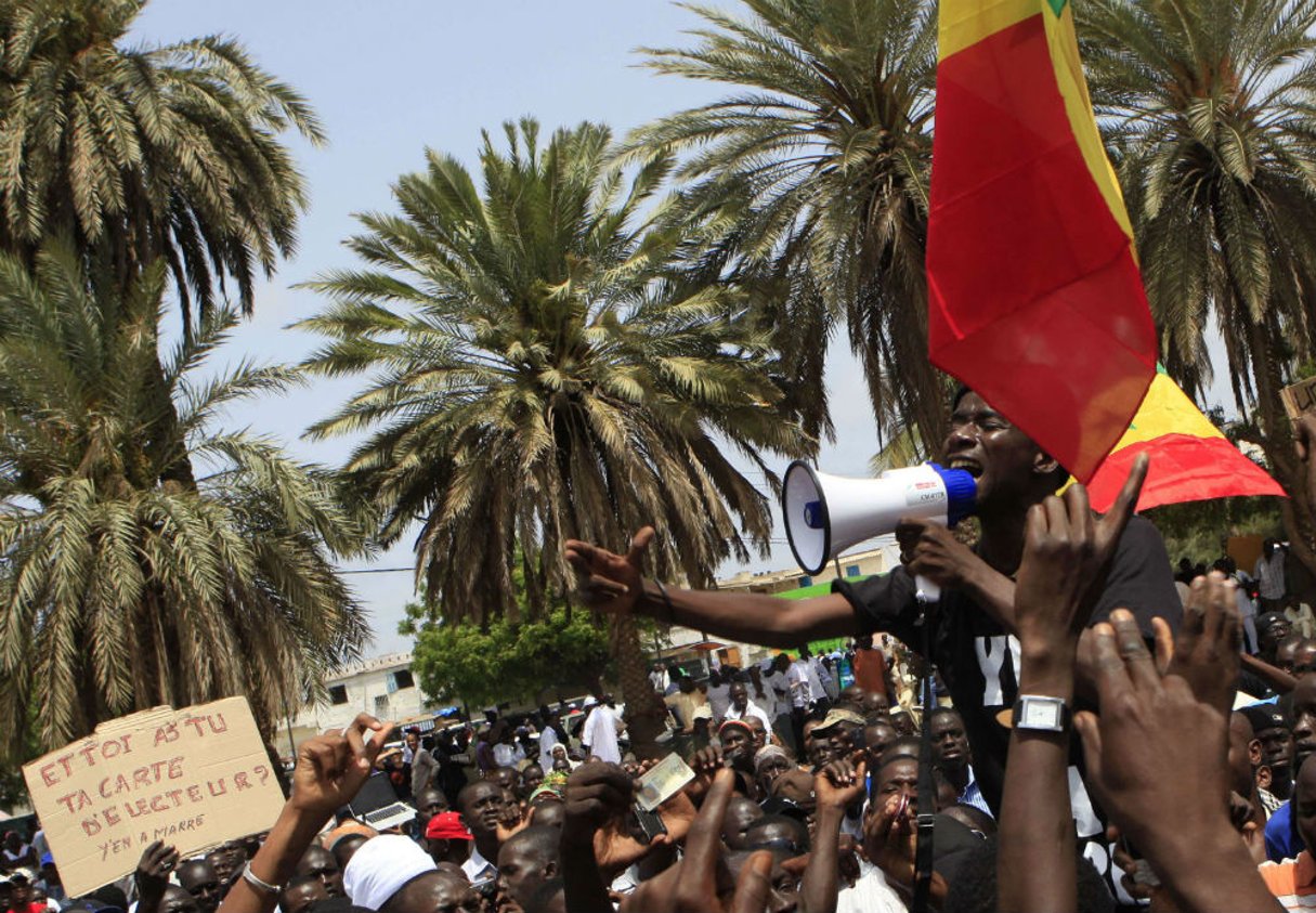 Y en a Marre a joué une part active dans la mobilisation contre Abdoulaye Wade, en 2011 et 2012, marchant notamment aux côté des opposants d’alors. © Rebecca Blackwell/AP/SIPA