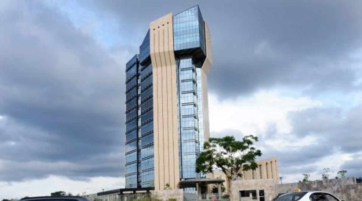 Immeuble de la Banque des Etats d’Afrique Centrale (BEAC) dansla ville de Libreville. © David IGNASZEWESKI pour Jeune Afrique
