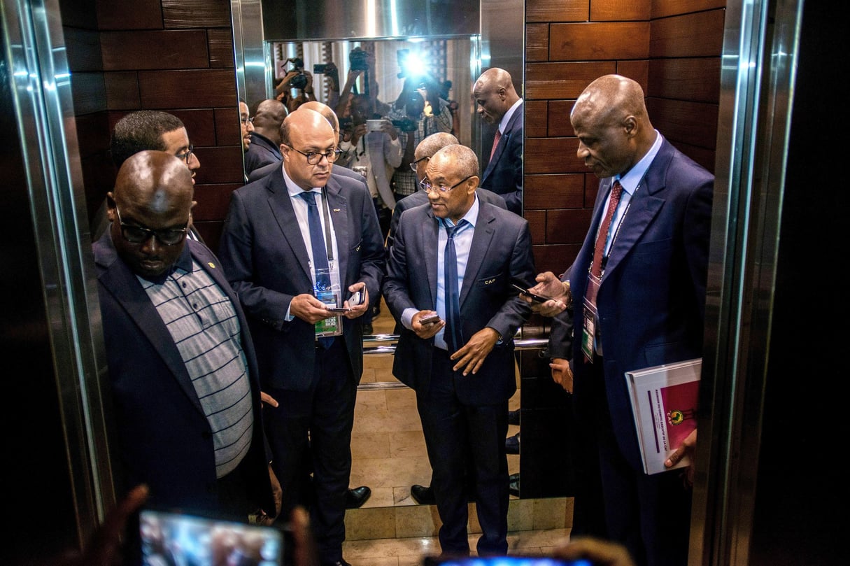 Le président de la CAF, Ahmad Ahmad (2e de dr. à g.), le 30 novembre, à Accra. &copy; CRISTINA ALDEHUELA/AFP