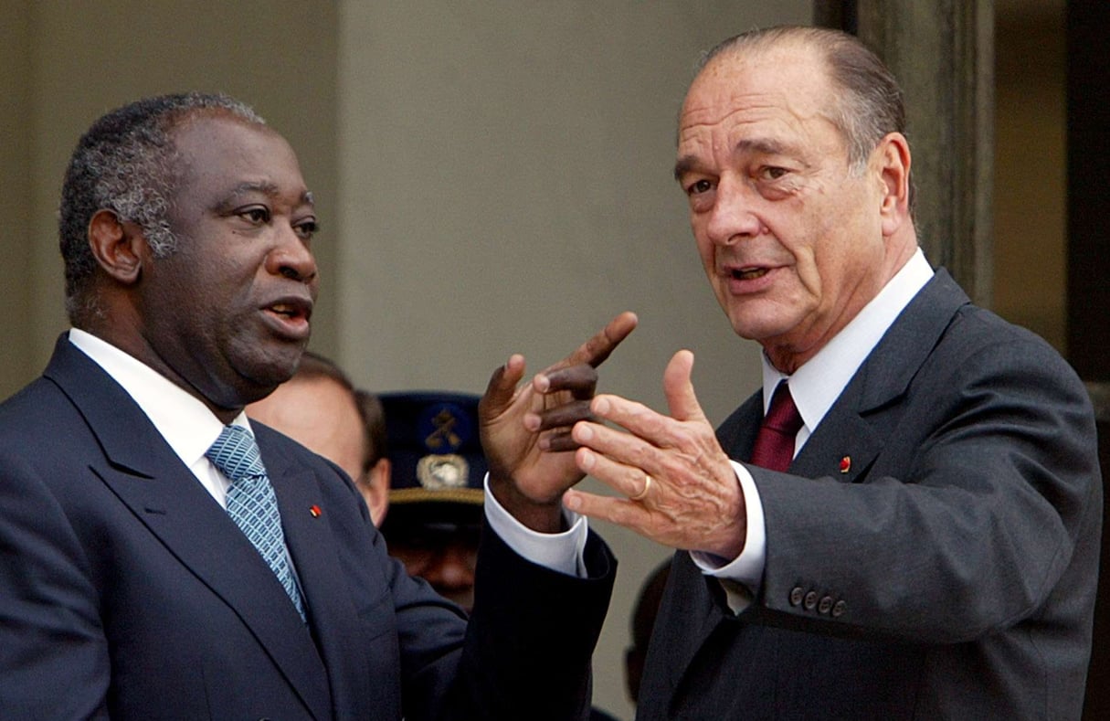 Laurent Gbagbo et Jacques Chirac (à dr.), en février 2004 à Paris (image d'illustration). &copy; Laurent Gbagbo et Jacques Chirac, au palais de l’Élysée, le 5 février 2004. MICHEL EULER/AP/SIPA