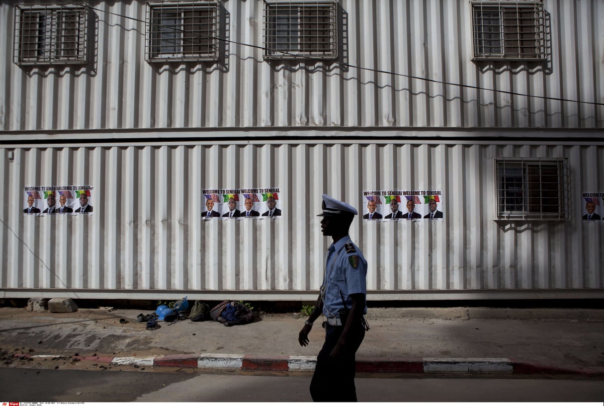 Un policier à Dakar, au Sénégal (photo d’illustration). © Rebecca Blackwell/AP/SIPA