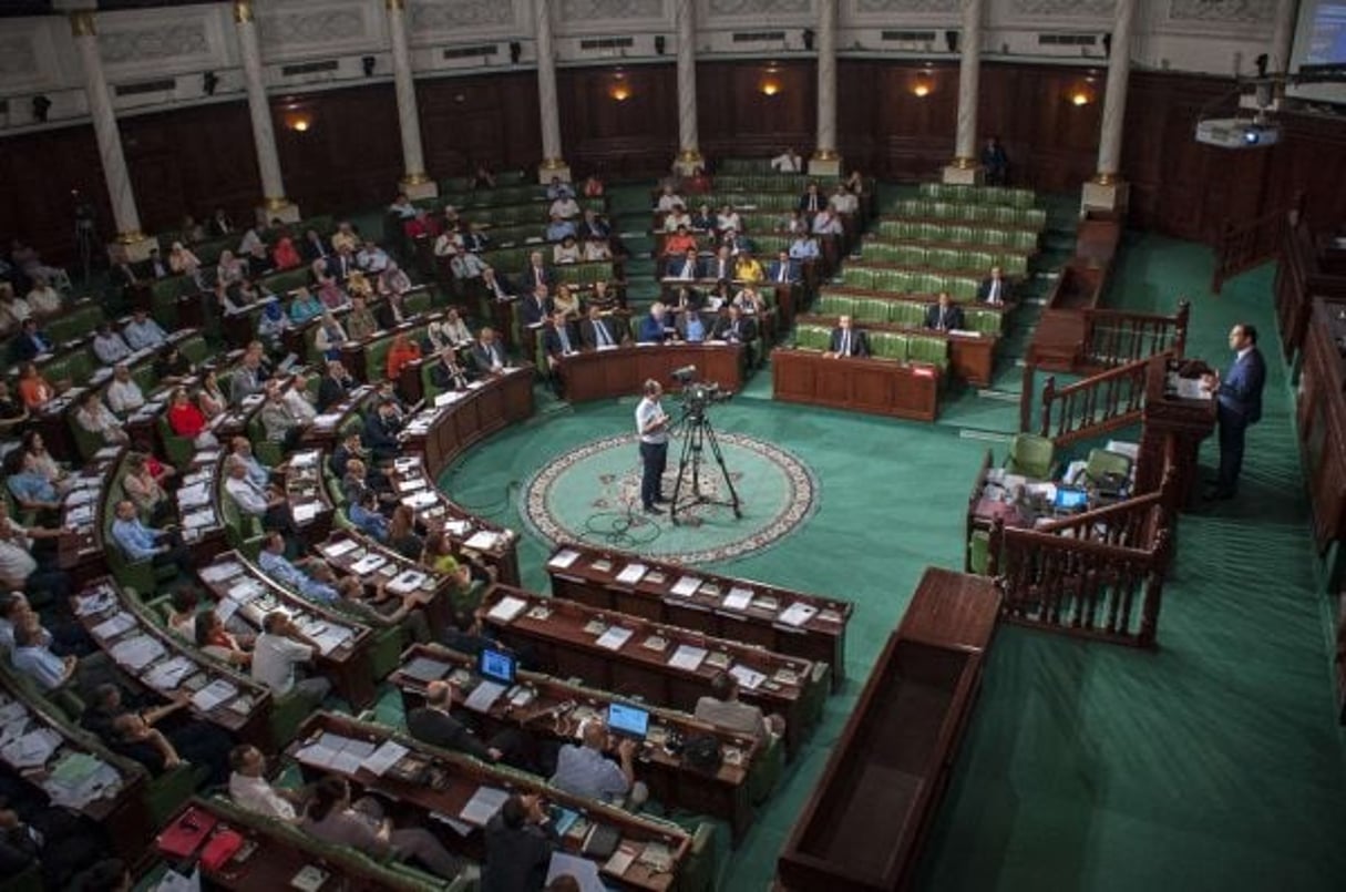 Le premier ministre tunisien, Youssef Chahed, face à l’Assemblée. © Hassene Dridi/AP/SIPA