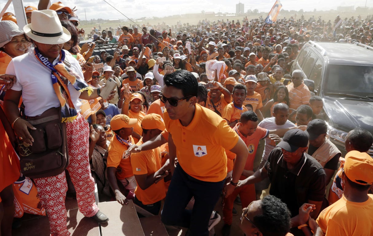 Andry Rajoelina devant ses partisans lors d’un rassemblement électoral à Antananarivo, à Madagascar, le lundi 17 décembre 2018. © Themba Hadebe/AP/SIPA