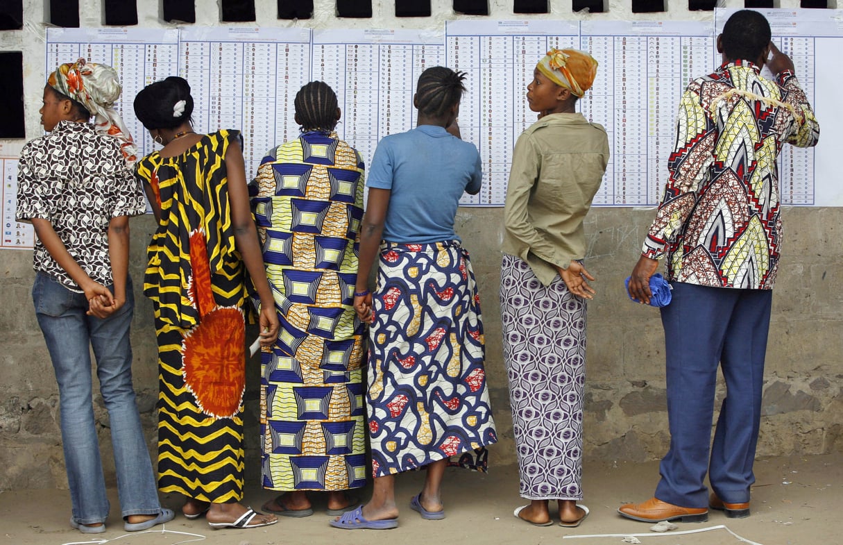 Des électeurs congolais à un bureau de vote de Kinshasa, lors de l’élection de 2006 (archives). © EUTERS/Finbarr O` Reilly