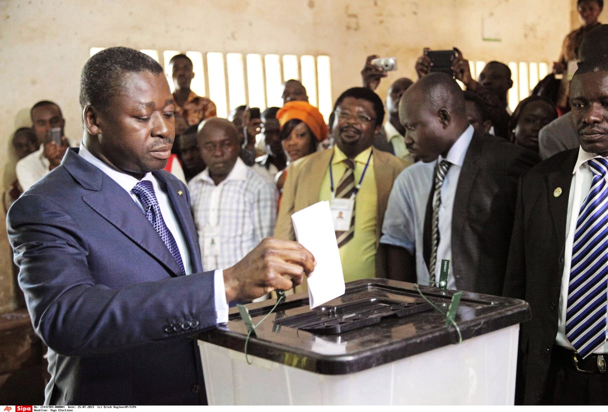 Faure Gnassingbé votant à Lomé, lors des législatives de 2013. © Erick Kaglan/AP/SIPA