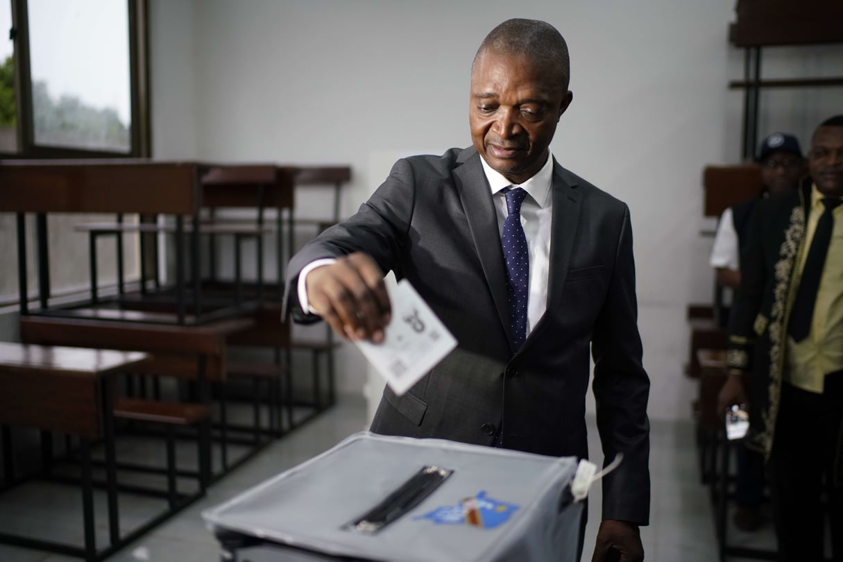 Le candidat à la présidence du parti au pouvoir, Emmanuel Ramazani Shadary, a voté dimanche 30 décembre 2018 à Kinshasa. &copy; Jerome Delay/AP/SIPA