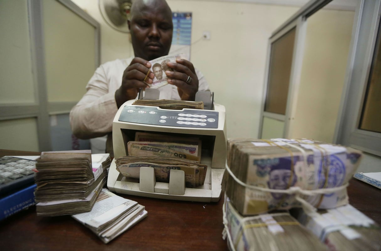 Dans un bureau de change de Lagos, au Nigeria, en 2015 (archives). &copy; Sunday Alamba/AP/SIPA