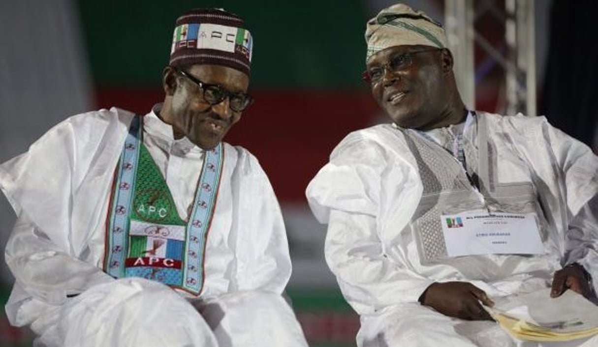 Muhammadu Buhari, à gauche, et Atiku Abubakar, à Lagos, en octobre 2014. © Sunday Alamba/AP/SIPA
