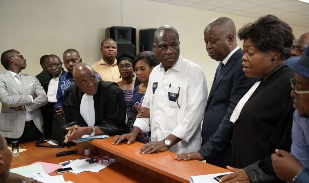 Accompagné de son épouse et de ses avocats, Martin Fayulu dépose son recours devant la Cour constitutionnelle, le 12 janvier 2019. © Jerome Delay/AP/SIPA