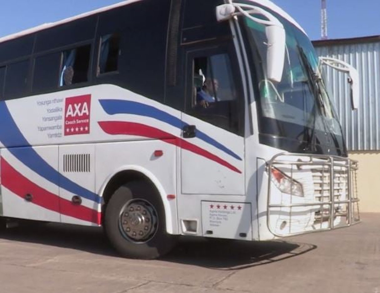 Un bus de la compagnie de transport Axa au Malawi. © Capture d’écran J.A.