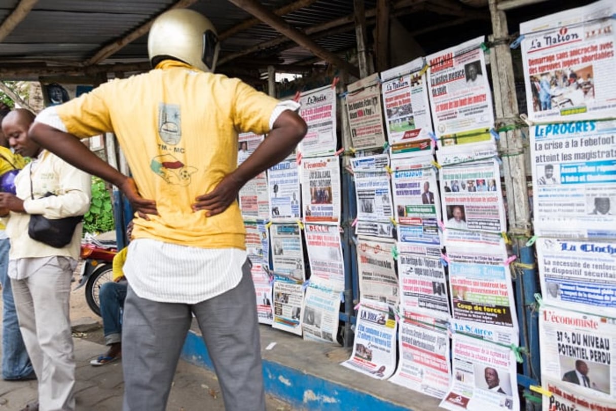 Ignace Sossou a été condamné a 12 mois de prison ferme le 19 mai 2020. (Ici un kiosque de Cotonou – image d’illustration). © Youri Lenquette pour JA