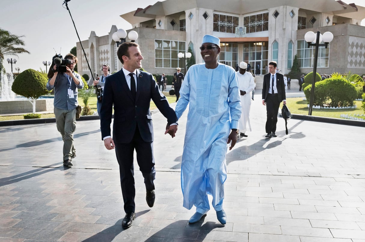 Emmanuel Macron et Idriss Déby Itno, à N’Djamena, le 23 décembre 2018. © Witt/SIPA