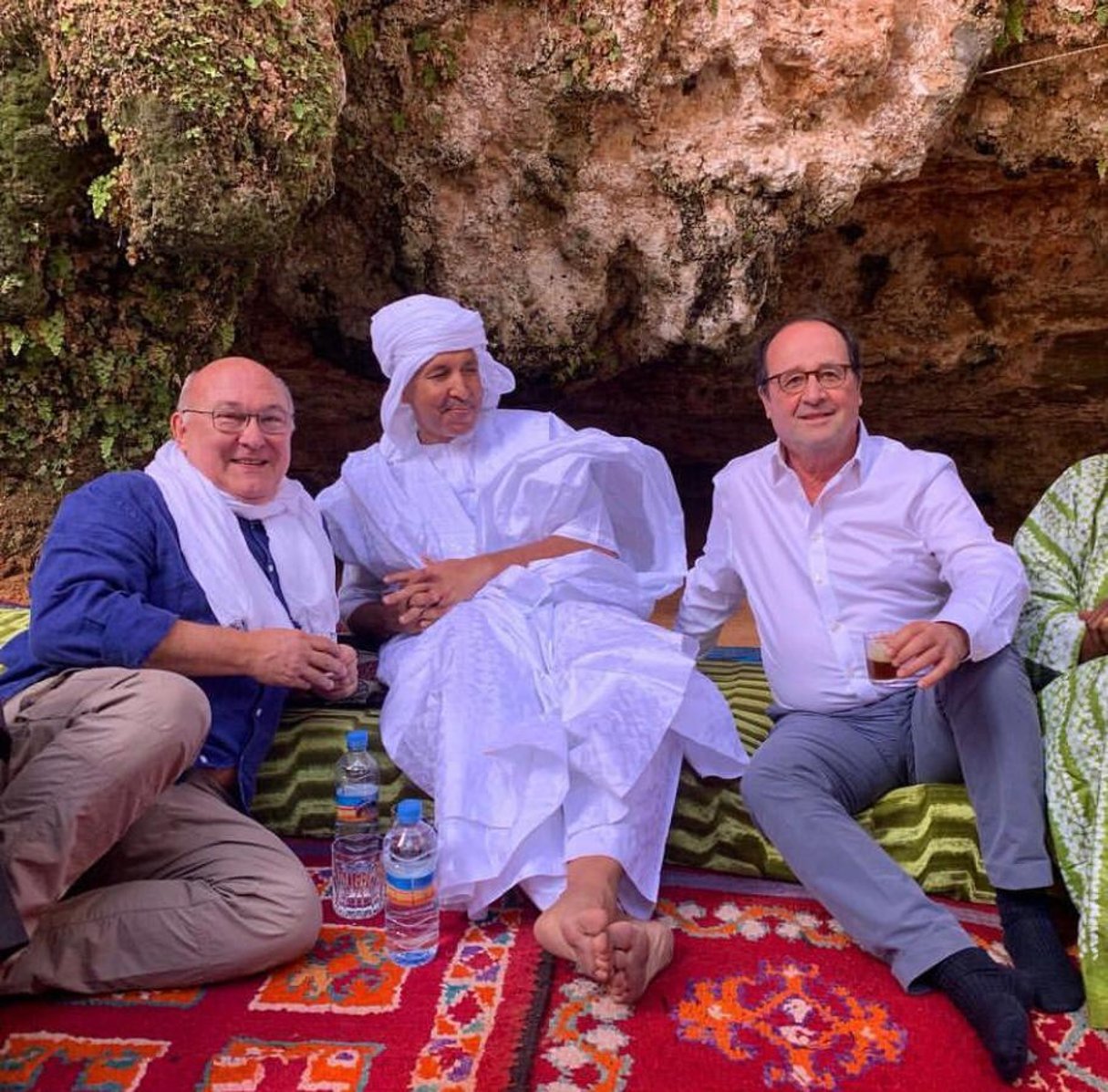 Michel Sapin, Mohamed Ould Noueigued et François Hollande, à Atar, en Mauritanie, le 14 février 2019. © DR
