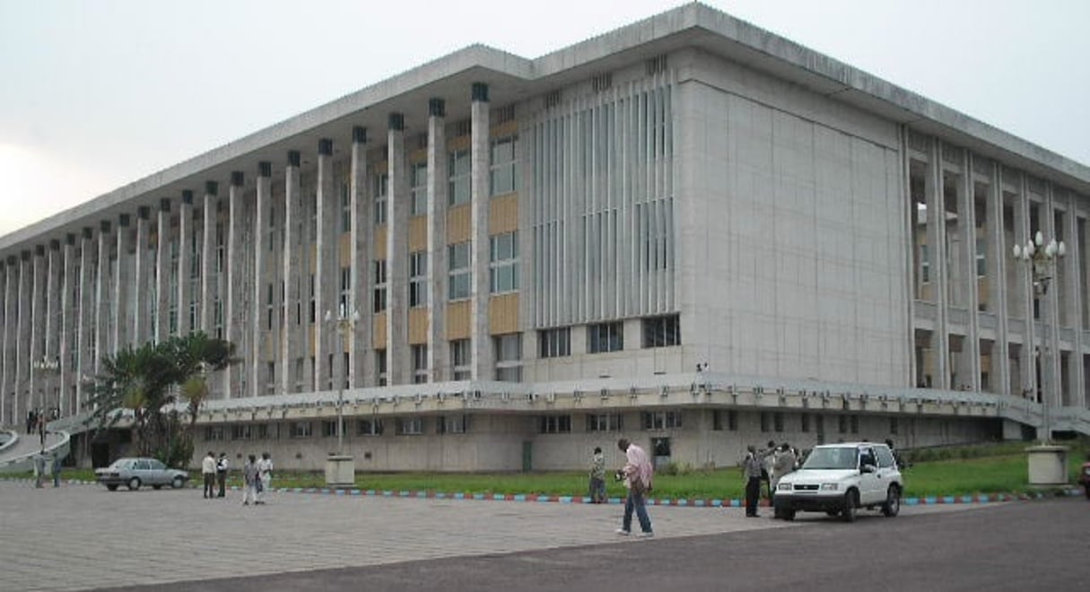 Le palais du peuple à Kinshasa, qui abrite le Parlement congolais. © Wikimedia/CC