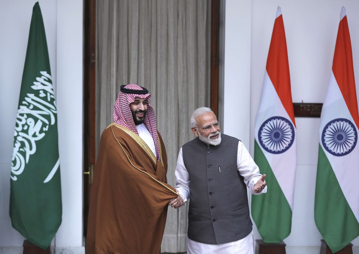 Le Premier ministre indien Narendra Modi (à d.) recevant le prince héritier saoudien Mohamed Ben Salman, le 20 février 2019 à New Delhi. © Manish Swarup/AP/SIPA