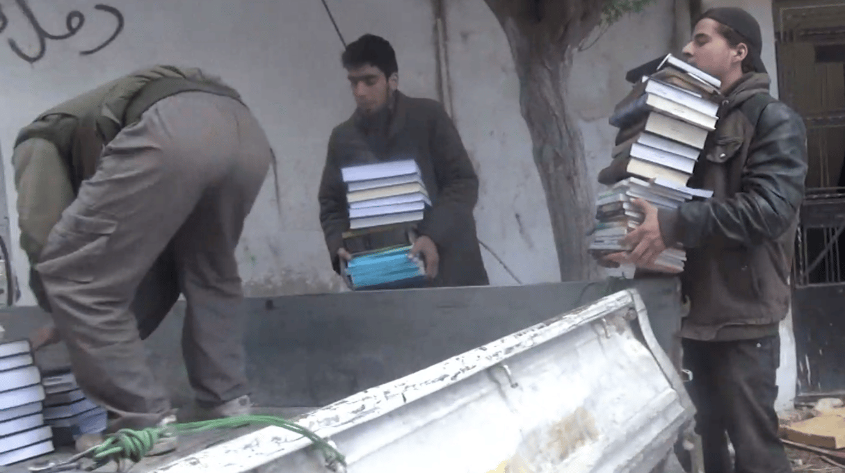  &copy; Capture d&rsquo;écran du documentaire « Daraya, la bibliothèque sous les bombes »