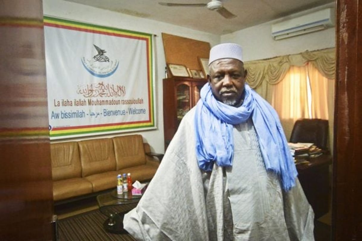 Imam Mahmoud Dicko dans le bureau du Haut conseil islamique,  en février 2019. © Emmanuel Daou Bakary pour JA