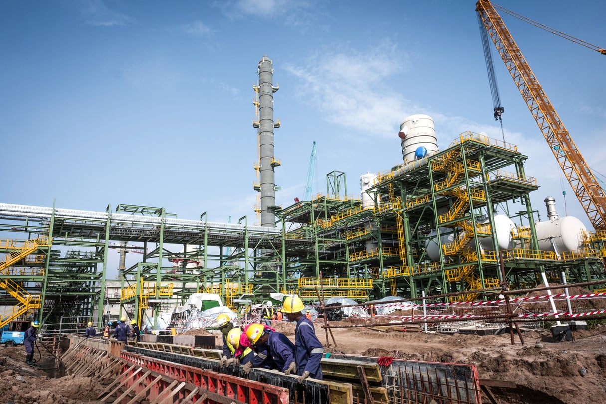 Workers secvure foundation reinforcing bars at the under-construction Dangote Industries Ltd. oil refinery and fertilizer plant site in the Ibeju Lekki district, outside of Lagos, Nigeria, on Thursday, July 5, 2018. The $10 billion refinery, set to be one of the worlds largest and process 650,000 barrels of crude a day, should be near full capacity by mid-2020, Devakumar Edwin, group executive director at Dangote Industries said in an interview. Photographer: Tom Saater/Bloomberg via Getty Images &copy; Tom Saater/Bloomberg via Getty Images