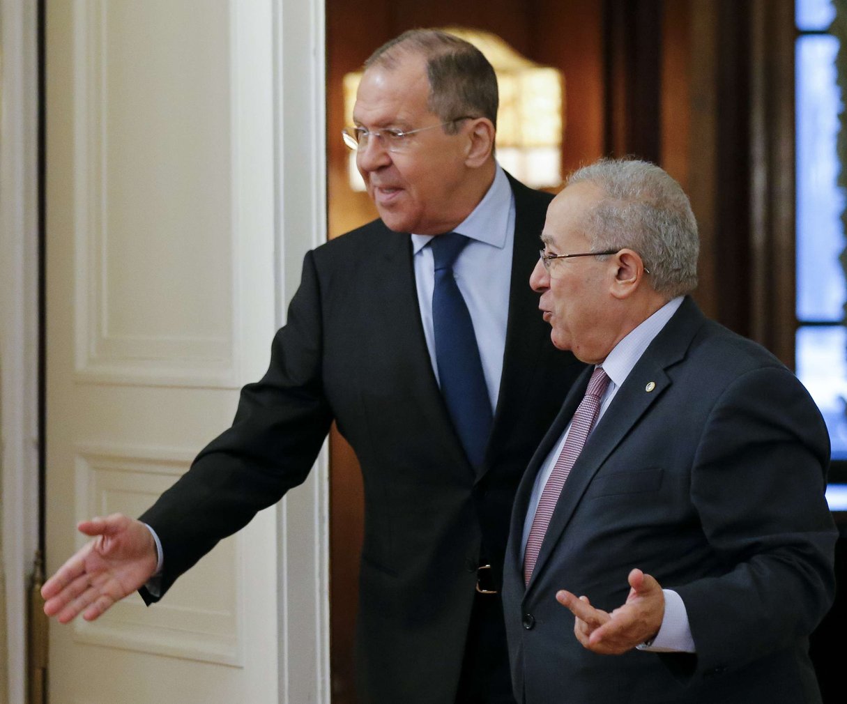 Sergueï Lavrov, ministre russe des Affaires étrangères (à g.), recevant son homologue algérien Ramtane Lamamra, mardi 19 mars 2019 à Moscou. © Alexander Zemlianichenko/AP/SIPA
