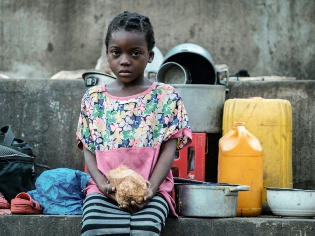 AFP – YASUYOSHI CHIBA © UNe jeune fille hébergée avec sa famille dans un abri de Buzi, au Mozambique, mars 2019.