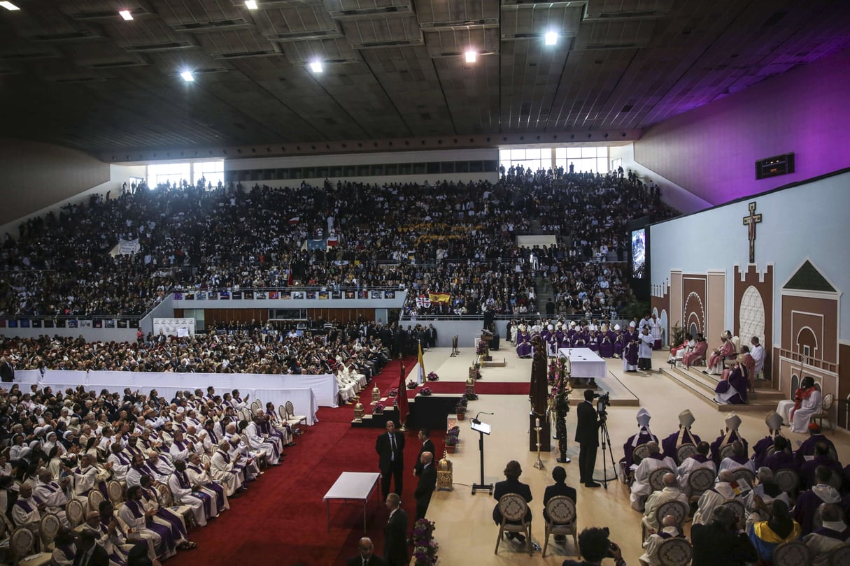 Le pape François célébrant une messe au complexe sportif Moulay-Abdallah, dimanche 31 mars à Rabat. &copy; Mosa&rsquo;ab Elshamy/AP/SIPA