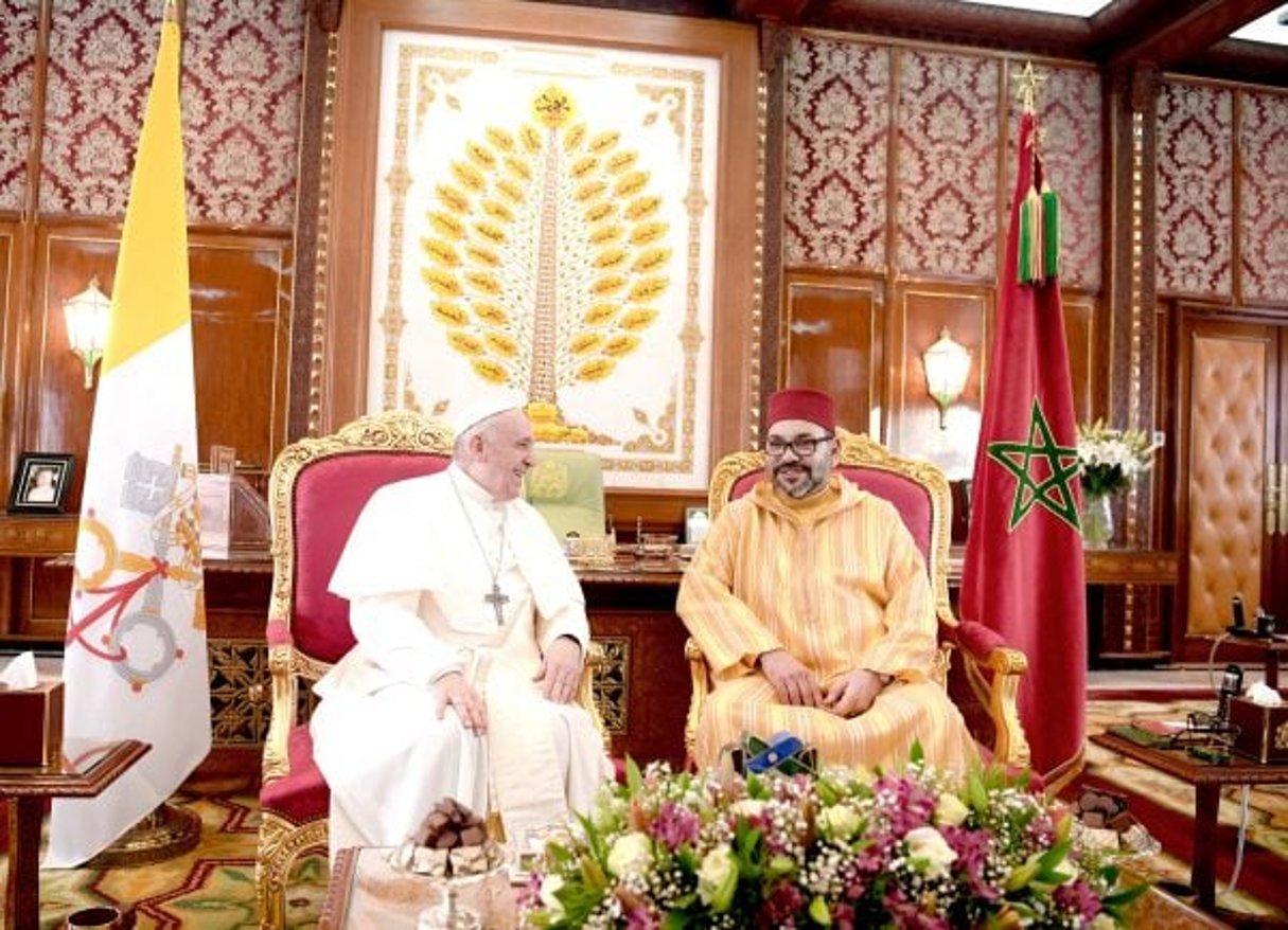 Le souverain pontife avec le roi Mohammed VI, le 30 mars, à Rabat. © MAP