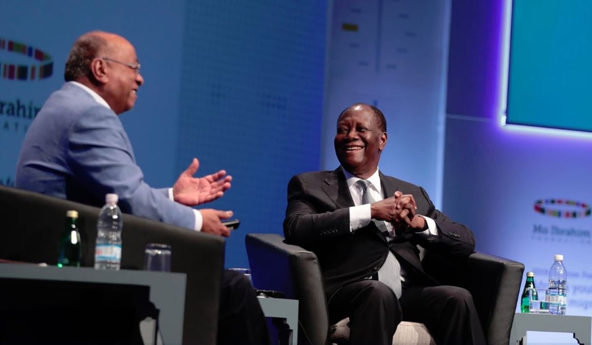 Alassanne Ouattara et Mo Ibrahim, lors d’une conférence à Abidjan, le 6 avril 2019. © DR / présidence de Côte d’Ivoire.