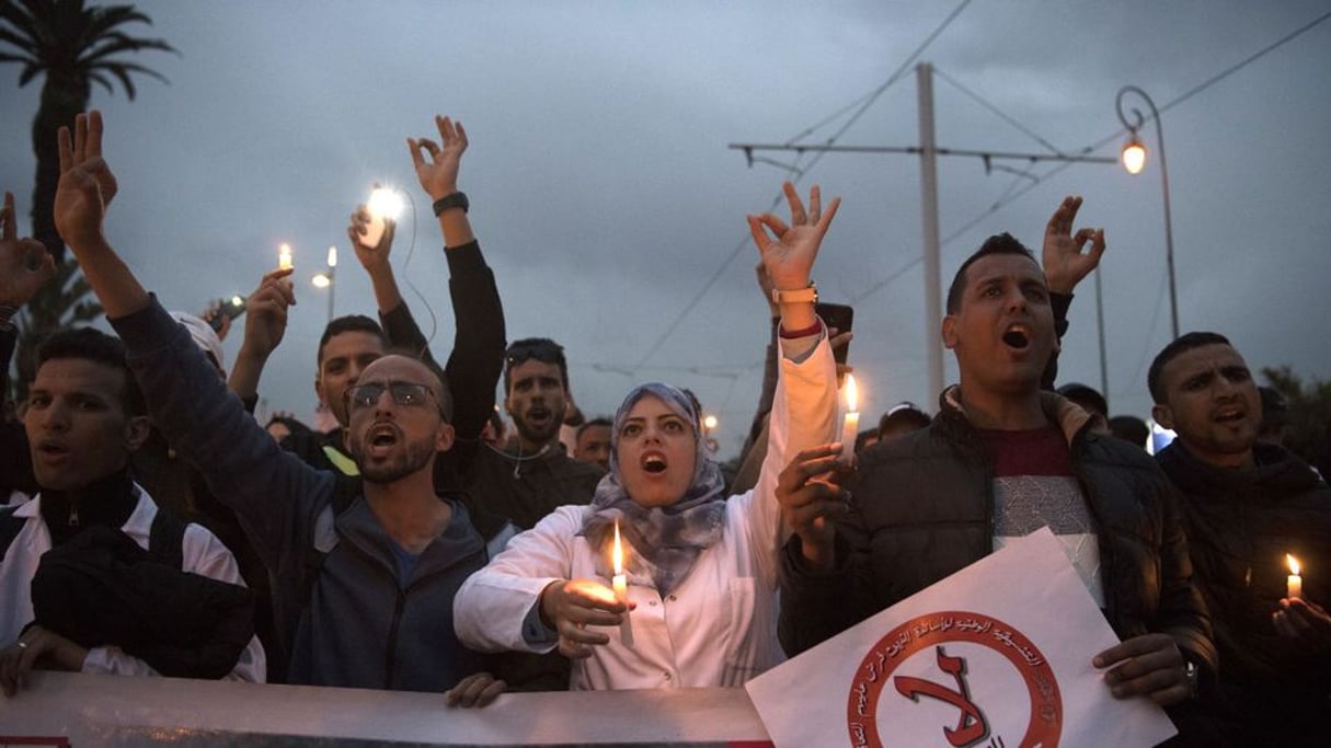 Des enseignants marocains manifestent à Rabat le 24 mars 2019 contre leur statut de contractuels de l’enseignement. © FADEL SENNA/AFP