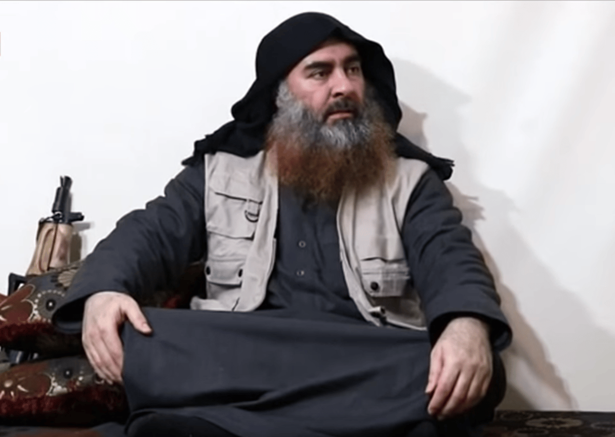 L’ex-calife autoproclamé de l’organisation État islamique, Abou Bakr al-Baghdadi, dans une vidéo de propagande diffusée lundi 29 avril 2019. © YouTube/Sky News
