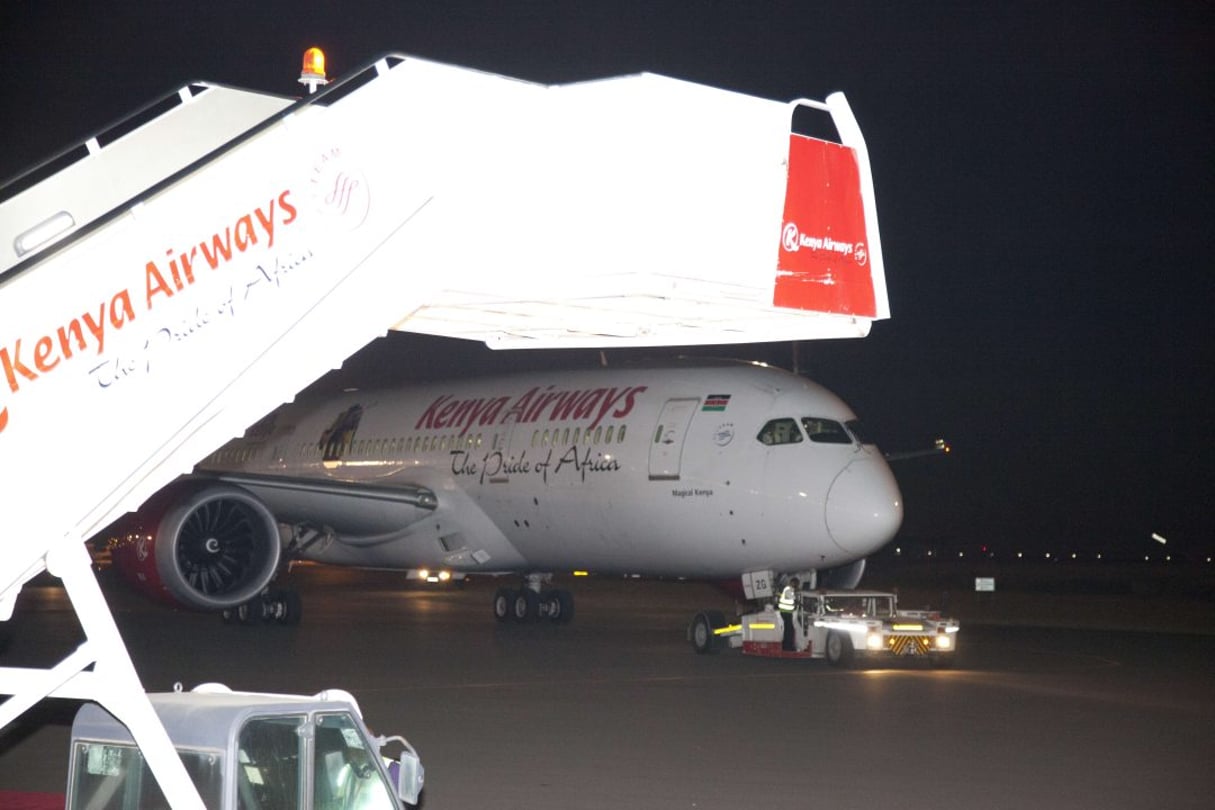 Un Boeing 787 Dreamliner de Kenya Airways à l’aéroport Jomo-Kenyatta de Nairobi, le 28 octobre 2018. © Sayyid Abdul Azim/AP/SIPA