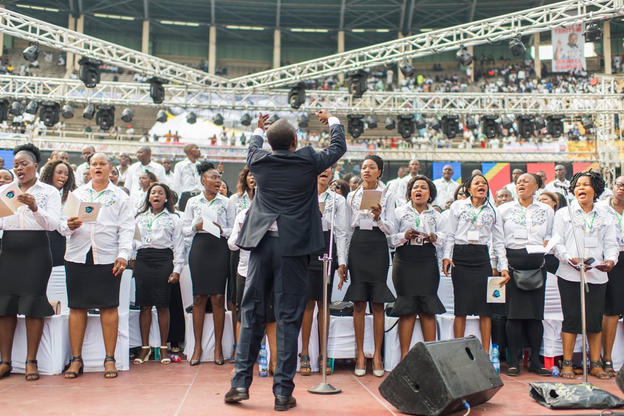 La chorale des funérailles d’Étienne Tshisekedi au stade des martyrs à Kinshasa samedi 1er juin 2019. &copy; Colin Delfosse pour JA