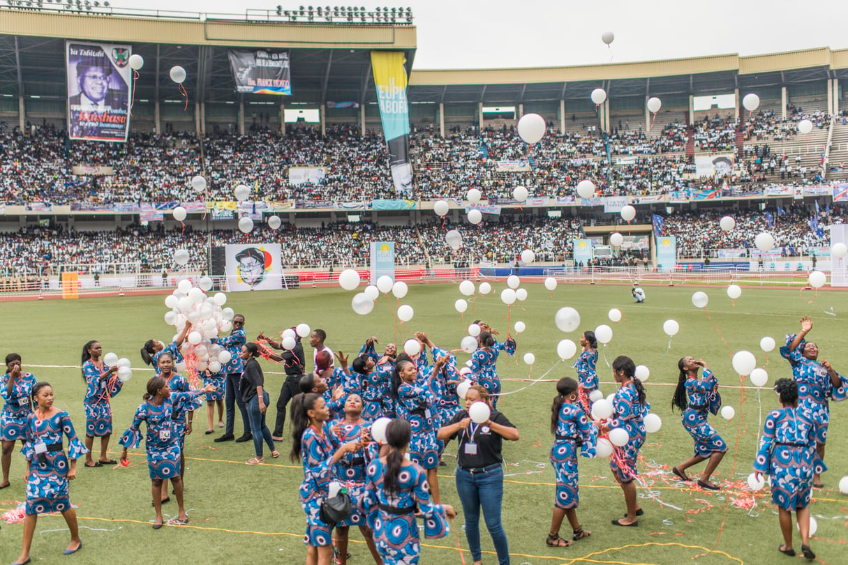 Lâché de ballons après l’arrivée du président Félix Tshisekedi au stade des Martyrs à Kinshasa, le 1er juin 2019. &copy; Colin Delfosse pour JA