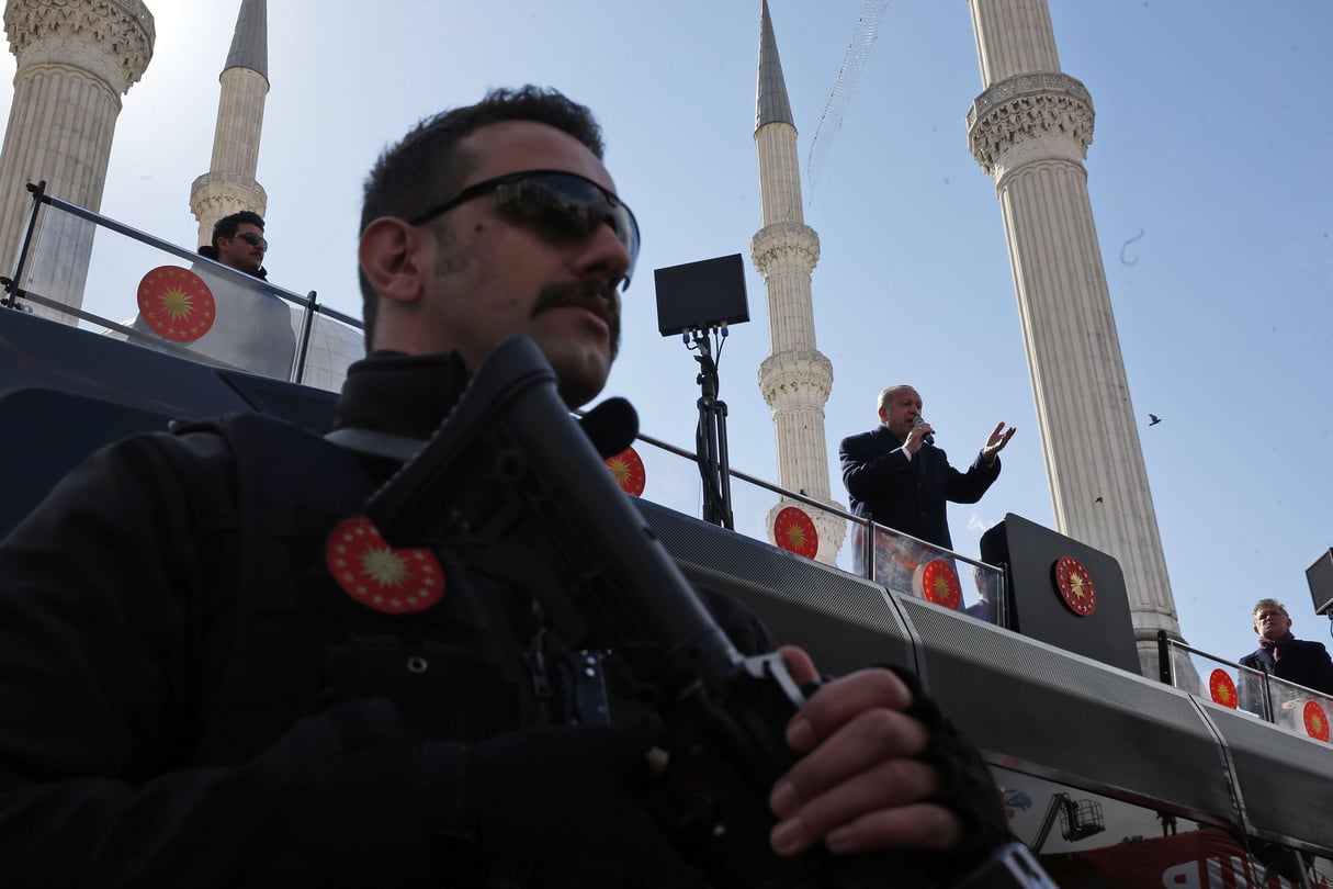 Un membre des forces spéciales turques pendant un discours du président Erdogan, à Istanbul, le 29 mars 2019. &copy; Lefteris Pitarakis/AP/SIPA