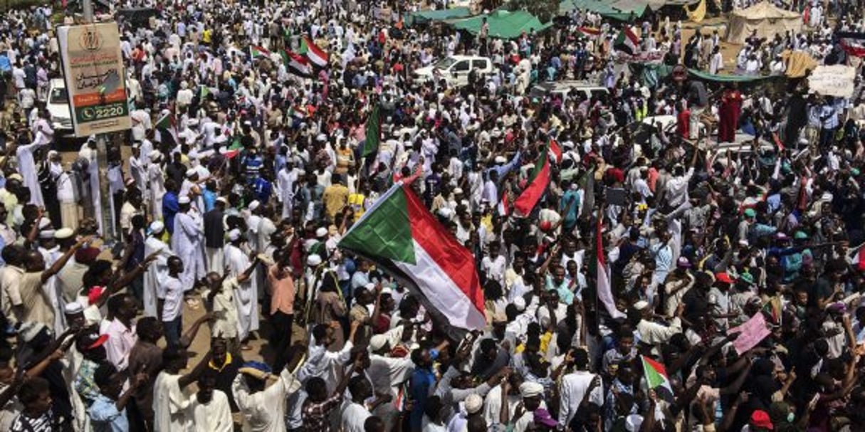 Algérie-Soudan : les ingrédients d’une révolution réussie © Anonymous/AP/SIPA