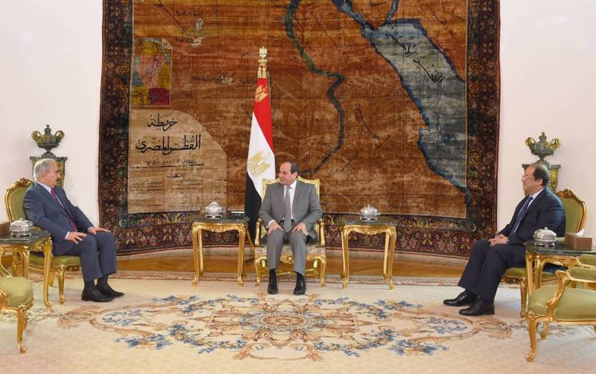 Le maréchal Khalifa Haftar en visite au Caire. © AFP via la présidence égyptienne