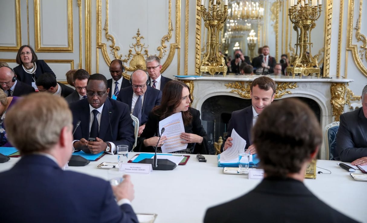 Macky Sall, Jacinda Ardern et Emmanuel Macron à l’Élysée, mercredi 15 mai. © Source : Présidence Sénégal
